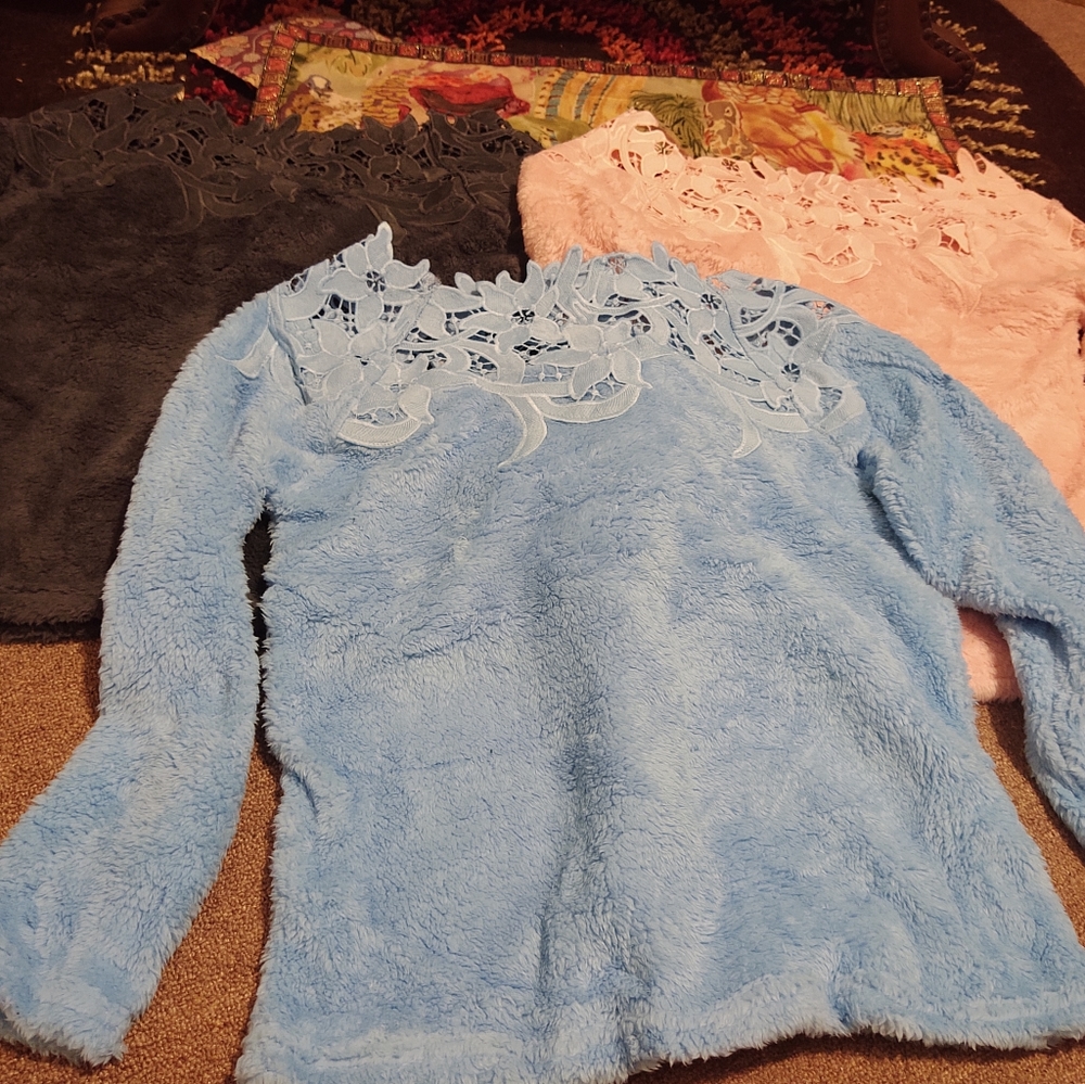 NWT The IT Sweater! Fuzzy Crochet Lace Super Soft Sweater Size S